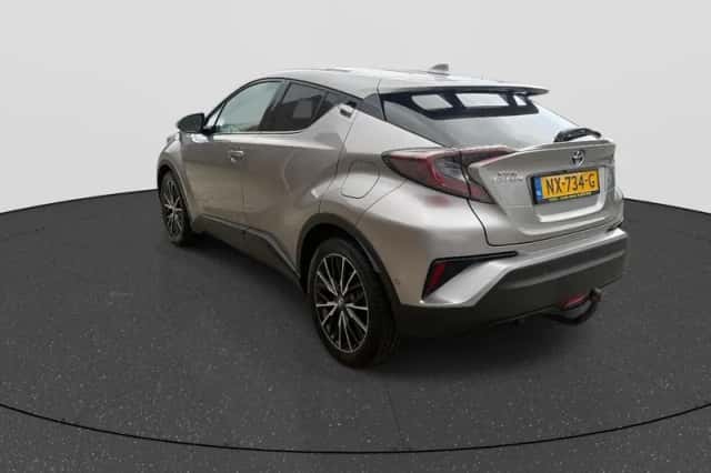 Toyota C-HR (2017) thumbnail 5