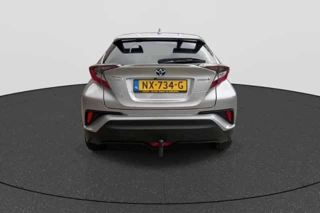 Toyota C-HR (2017) thumbnail 6