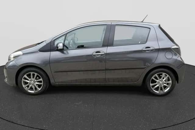 Toyota Yaris (2014) thumbnail 4