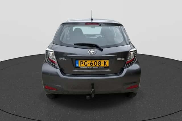Toyota Yaris (2014) thumbnail 6