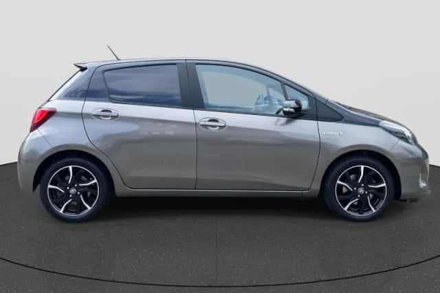 Toyota Yaris (2017) thumbnail 4