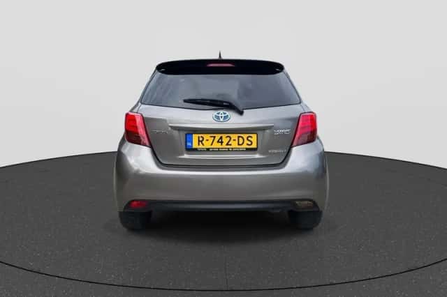 Toyota Yaris (2017) thumbnail 6