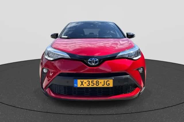 Toyota C-HR (2023) thumbnail 2