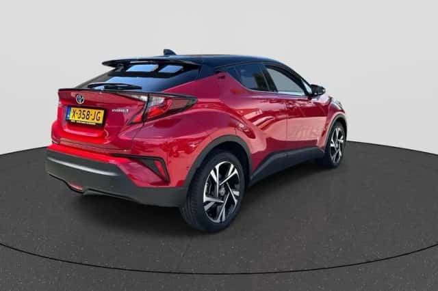 Toyota C-HR (2023) thumbnail 5