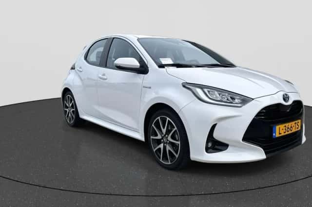 Toyota Yaris (2021) thumbnail 3
