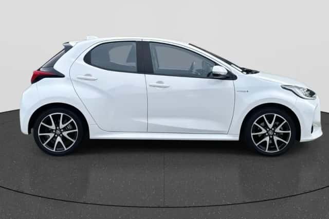 Toyota Yaris (2021) thumbnail 4