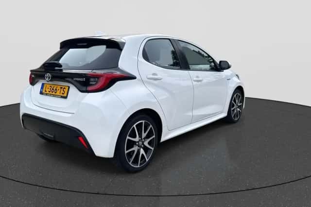 Toyota Yaris (2021) thumbnail 5