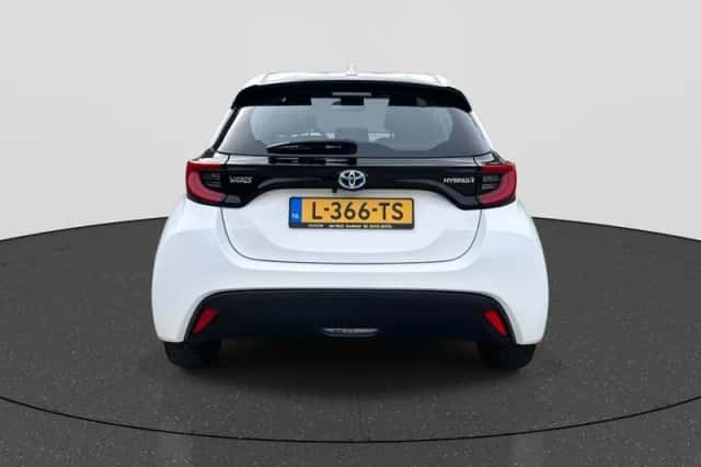 Toyota Yaris (2021) thumbnail 6