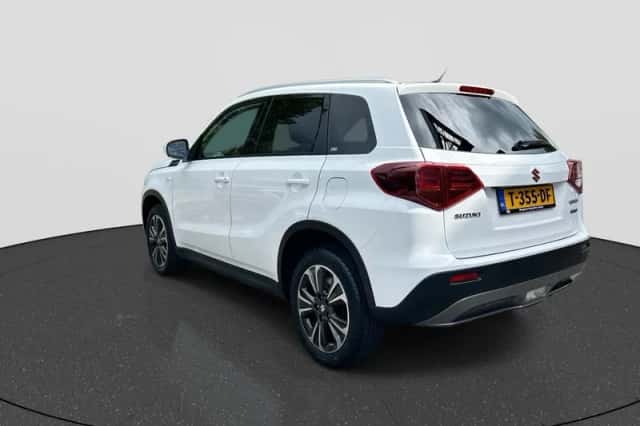 Suzuki Vitara (2023) thumbnail 4