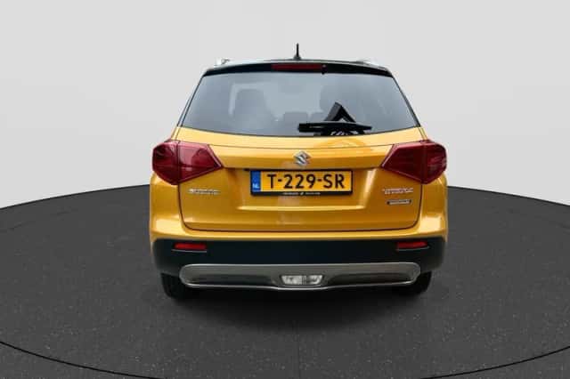 Suzuki Vitara (2023) thumbnail 4