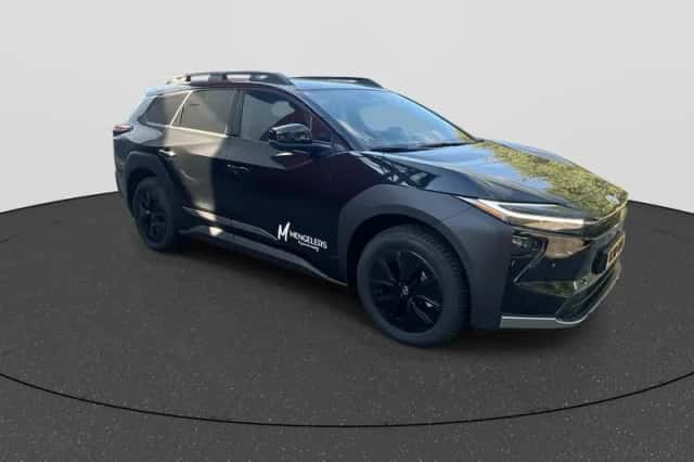 Toyota bZ4X (2026) thumbnail 2