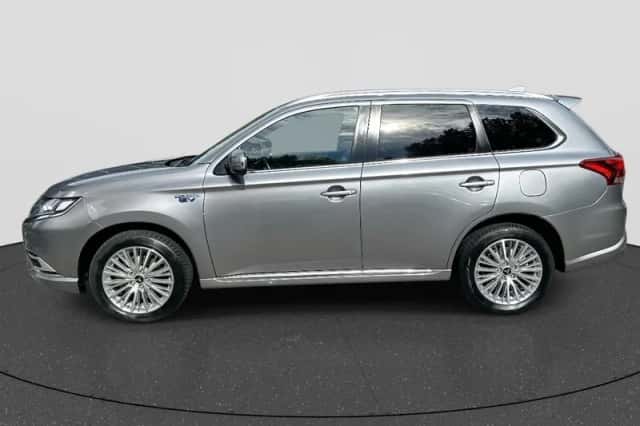 Mitsubishi Outlander (2019) thumbnail 2