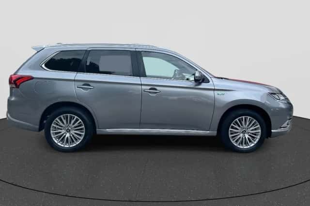 Mitsubishi Outlander (2019) thumbnail 6