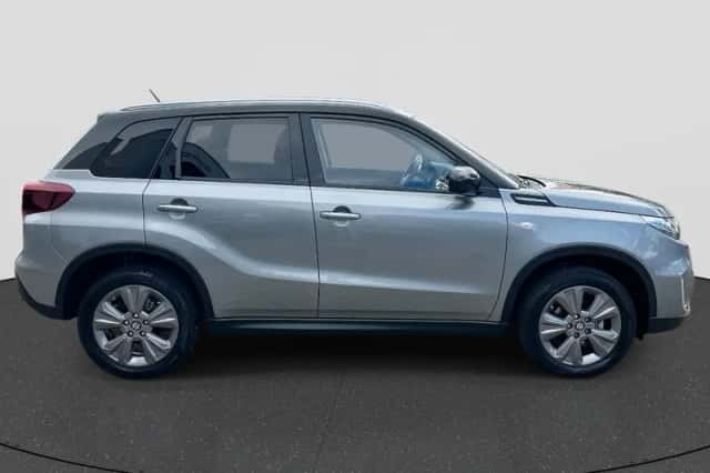 Suzuki Vitara (2023) thumbnail 6