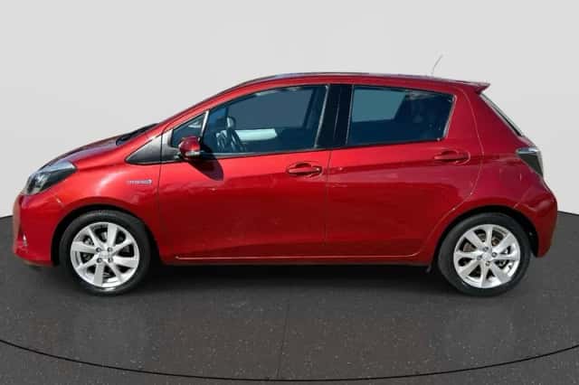 Toyota Yaris (2014) thumbnail 2