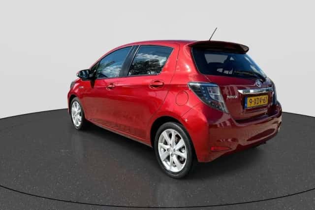 Toyota Yaris (2014) thumbnail 3