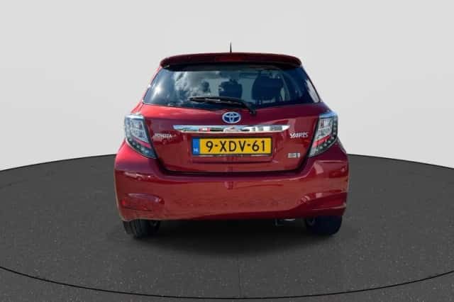Toyota Yaris (2014) thumbnail 4