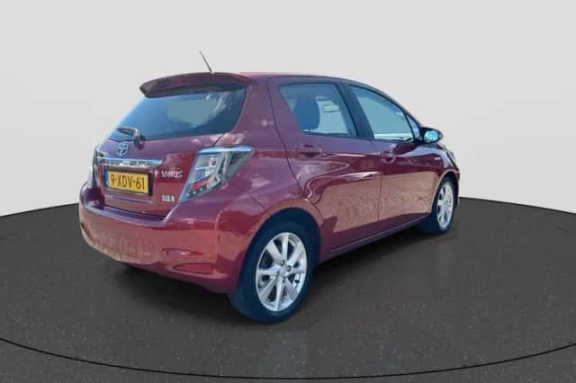 Toyota Yaris (2014) thumbnail 5