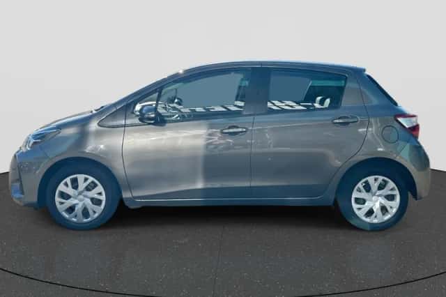 Toyota Yaris (2019) thumbnail 2