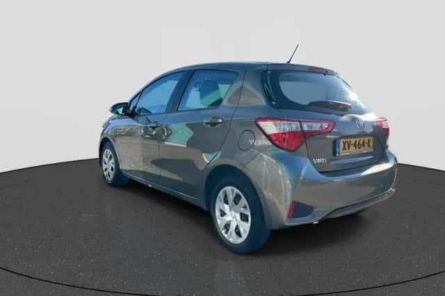 Toyota Yaris (2019) thumbnail 3