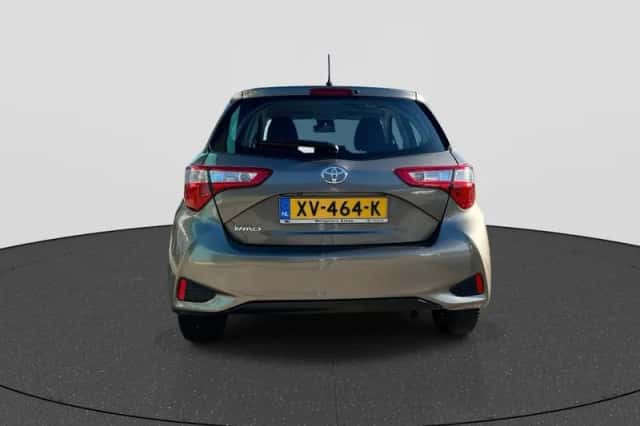 Toyota Yaris (2019) thumbnail 4