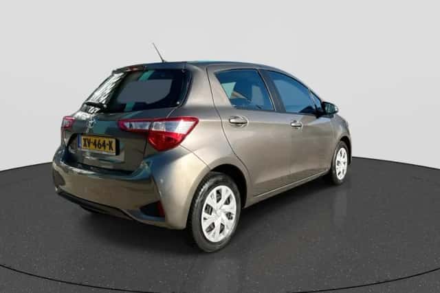 Toyota Yaris (2019) thumbnail 5