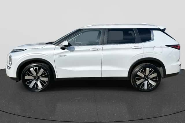 Mitsubishi Outlander (2025) thumbnail 2