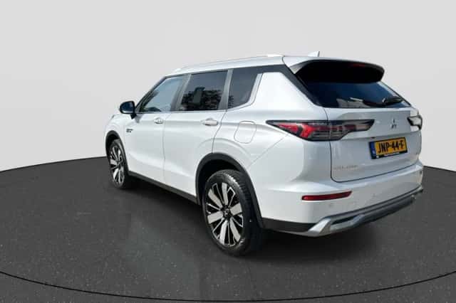 Mitsubishi Outlander (2025) thumbnail 3