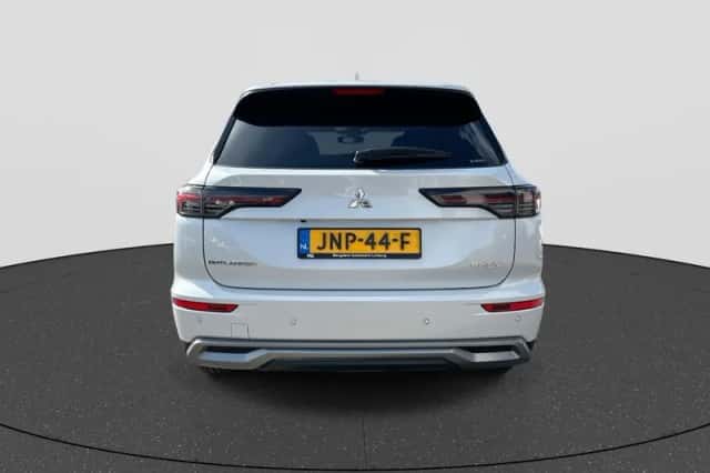 Mitsubishi Outlander (2025) thumbnail 4