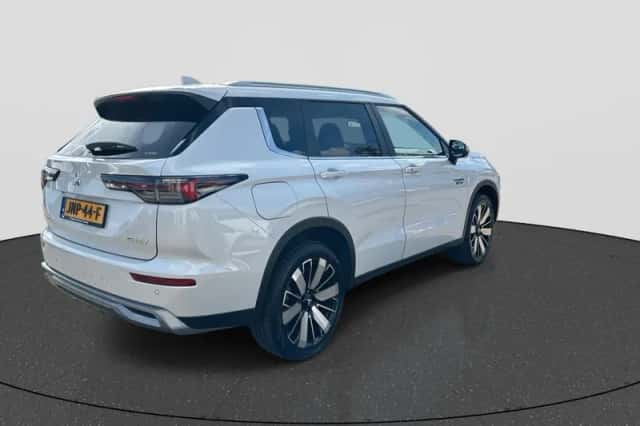 Mitsubishi Outlander (2025) thumbnail 5