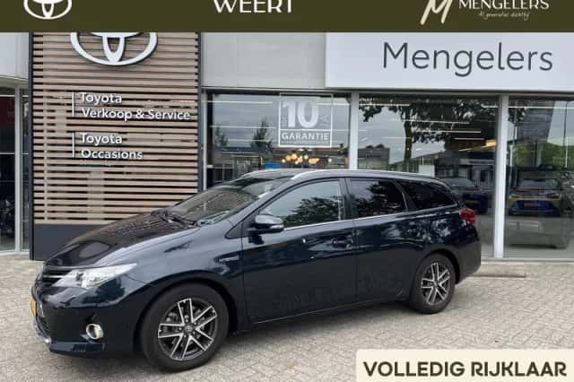 Toyota Auris (2016) thumbnail 1