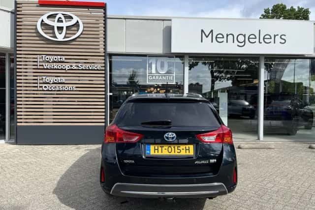 Toyota Auris (2016) thumbnail 4