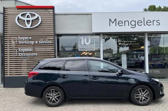 Toyota Auris (2016) thumbnail 5
