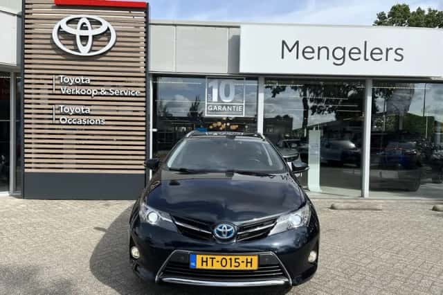 Toyota Auris (2016) thumbnail 6