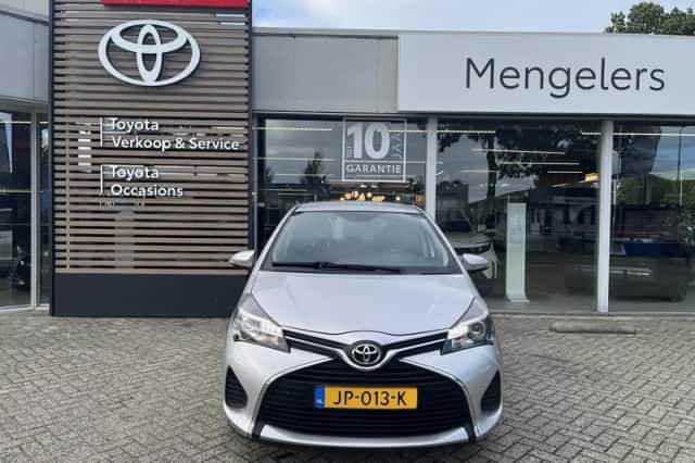 Toyota Yaris (2016) thumbnail 6