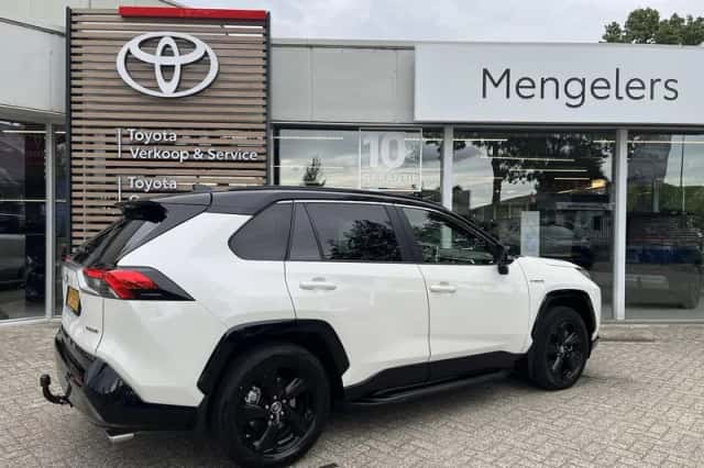 Toyota RAV4 (2019) thumbnail 3
