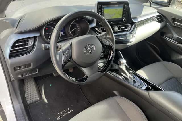 Toyota C-HR (2020) thumbnail 5