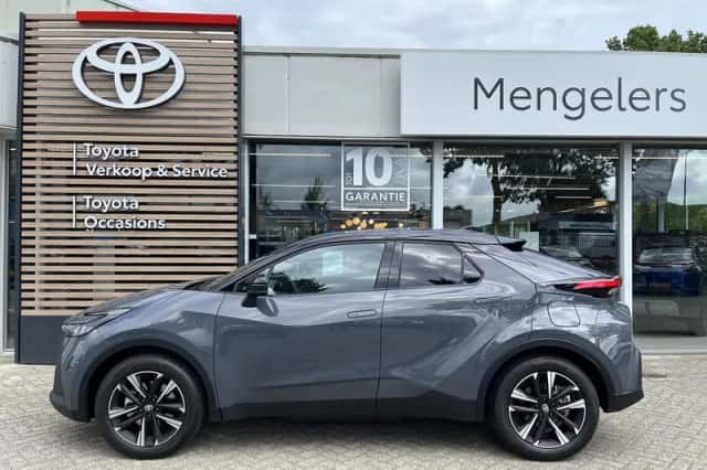 Toyota C-HR (2026) thumbnail 2