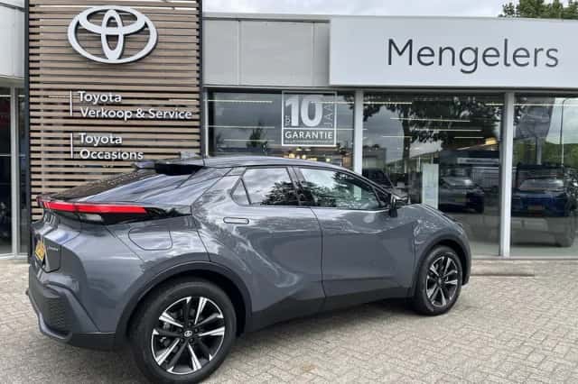 Toyota C-HR (2026) thumbnail 3