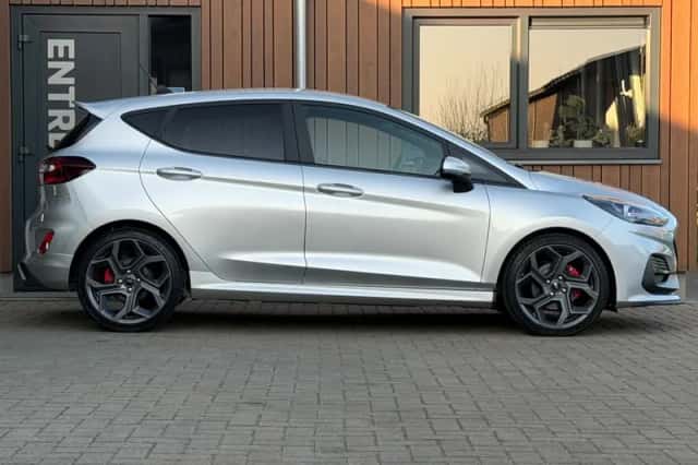 Ford Fiesta (2022) thumbnail 3