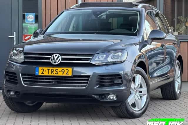 Volkswagen Touareg (2012) thumbnail 1
