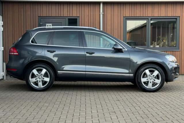 Volkswagen Touareg (2012) thumbnail 3