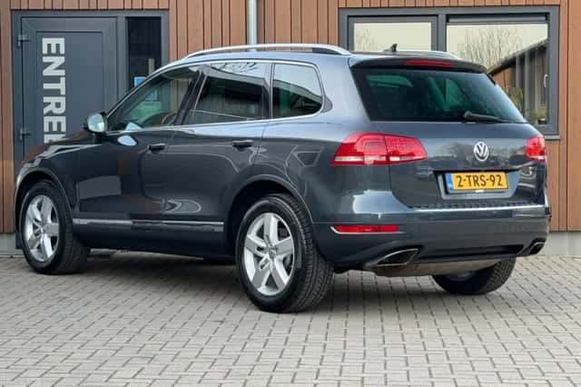 Volkswagen Touareg (2012) thumbnail 5