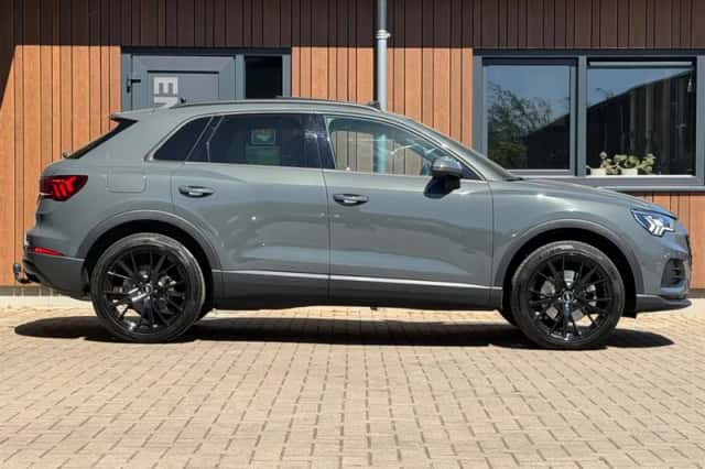 Audi Q3 (2021) thumbnail 3