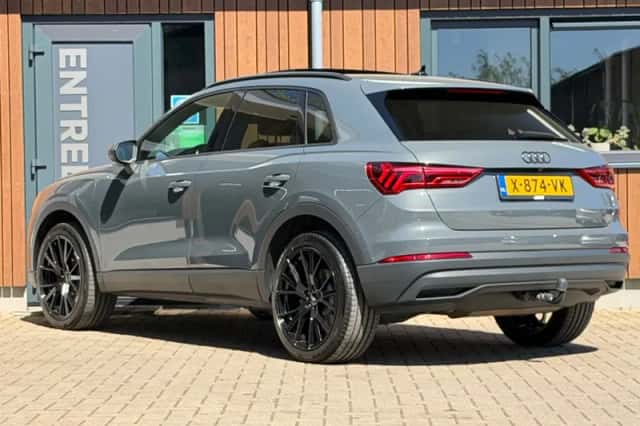 Audi Q3 (2021) thumbnail 5