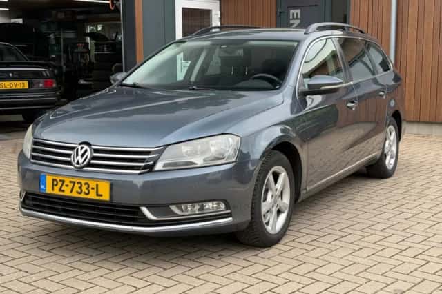 Volkswagen Passat (2013) thumbnail 1