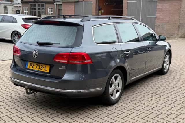 Volkswagen Passat (2013) thumbnail 3