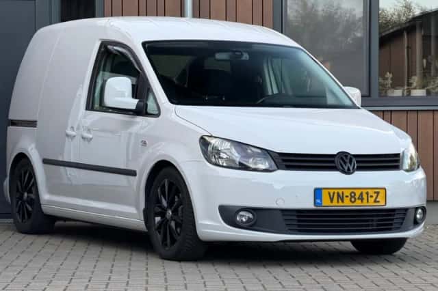 Volkswagen Caddy (2015) thumbnail 2
