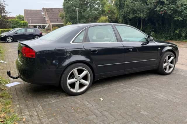 Audi A4 (2005) thumbnail 4