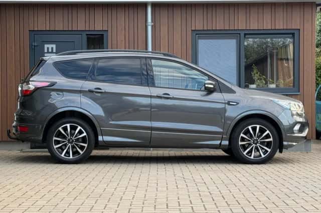 Ford Kuga (2018) thumbnail 3